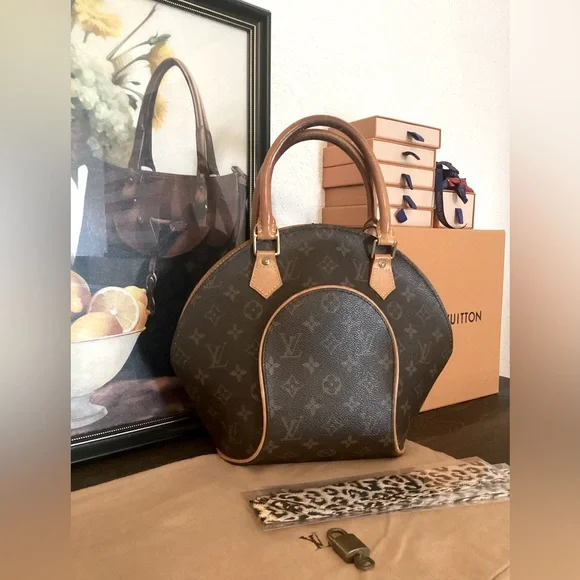 Louis Vuitton Ellipse Monogram PM Hand Bag with Dust bag & lock & key - Picture 2 of 14